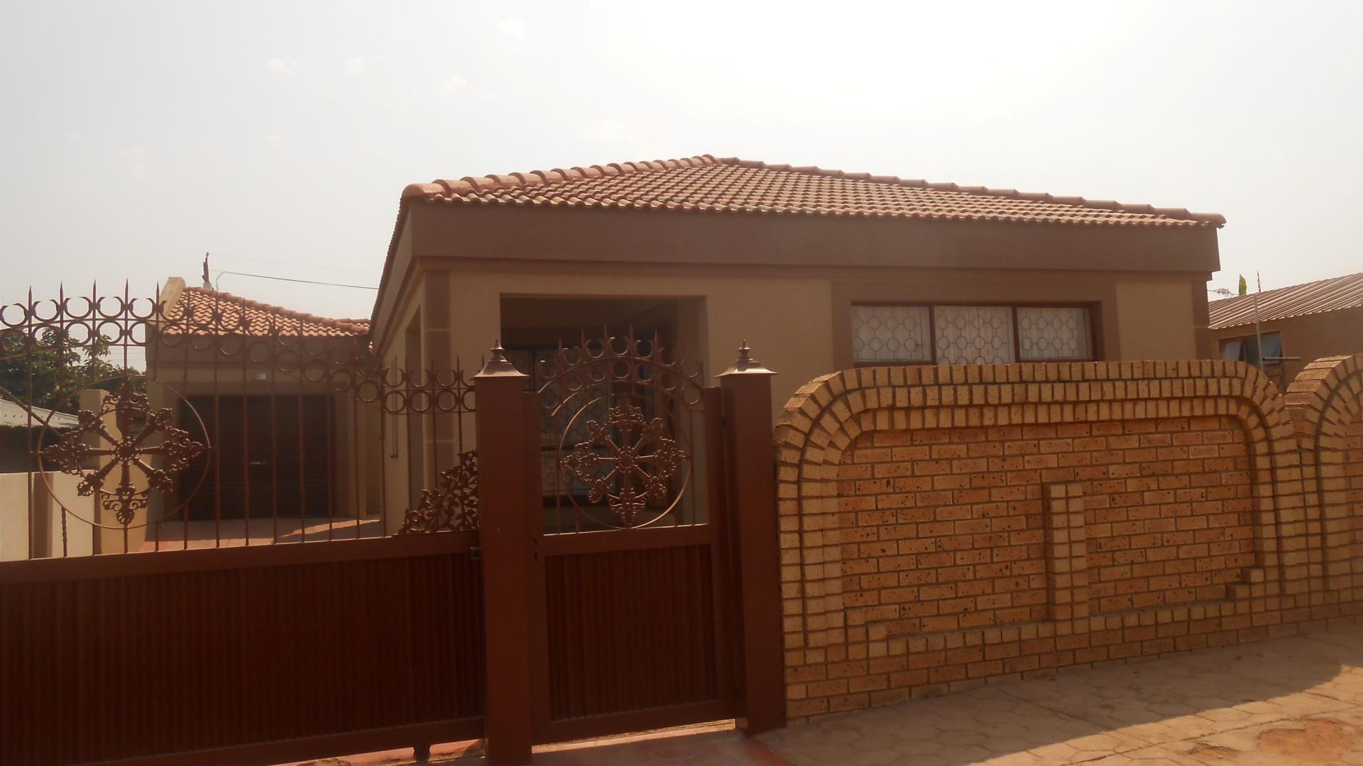 Front View of property in Soshanguve