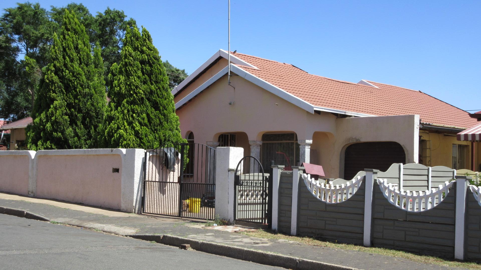 Front View of property in Coronationville