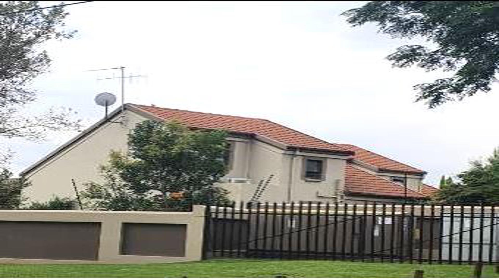 Front View of property in Paulshof