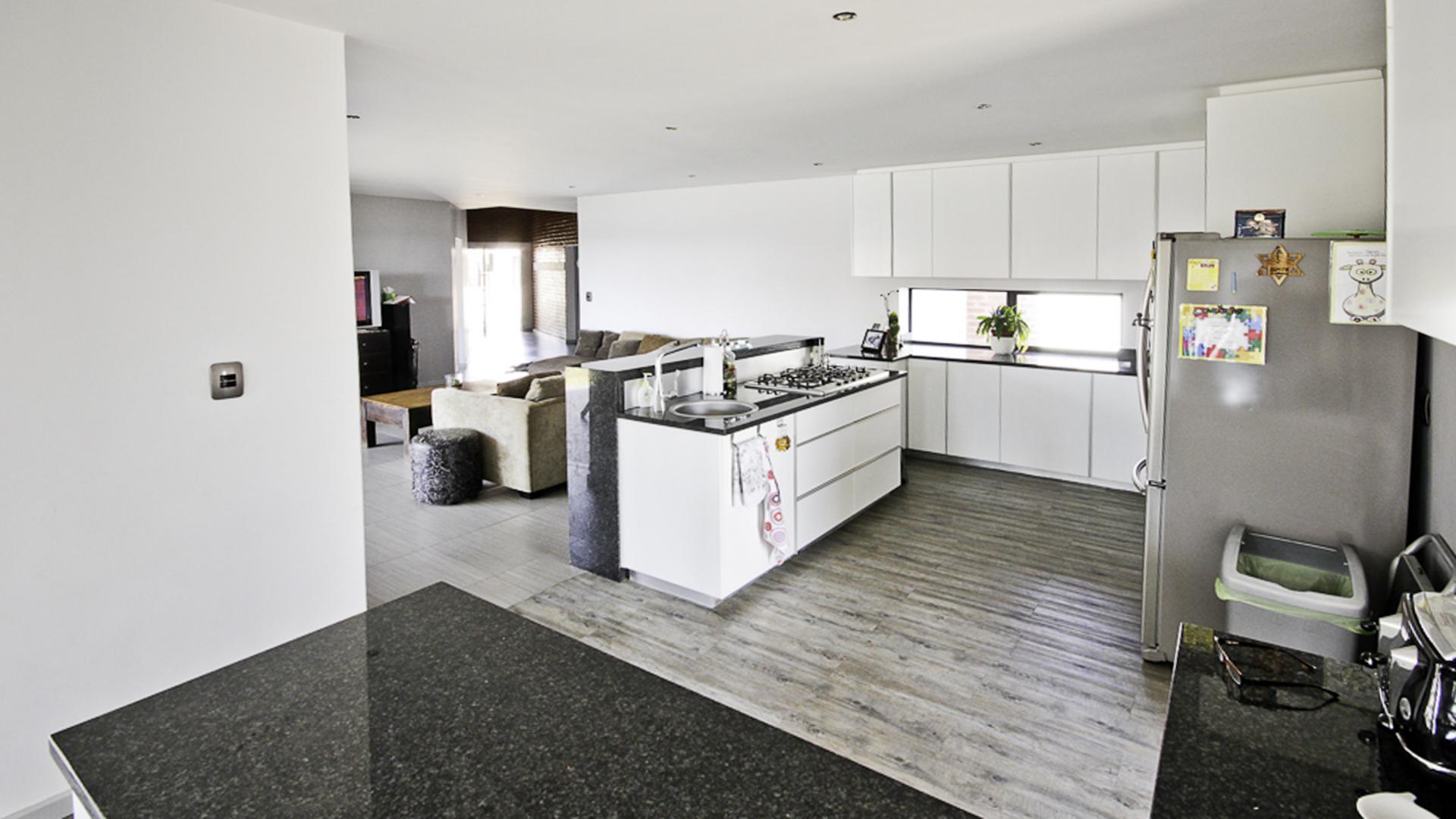 Kitchen - 14 square meters of property in Willow Acres Estate