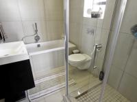 Main Bathroom - 5 square meters of property in Willow Acres Estate