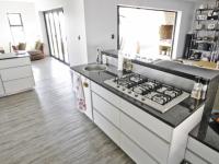 Kitchen - 14 square meters of property in Willow Acres Estate