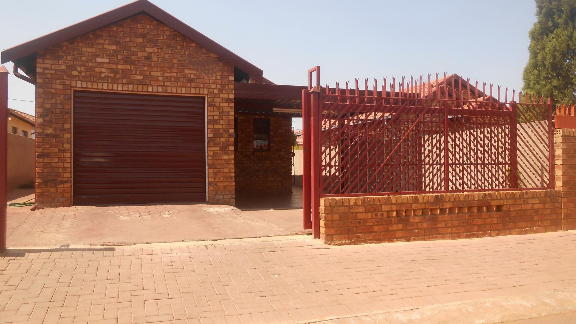 Front View of property in Soshanguve