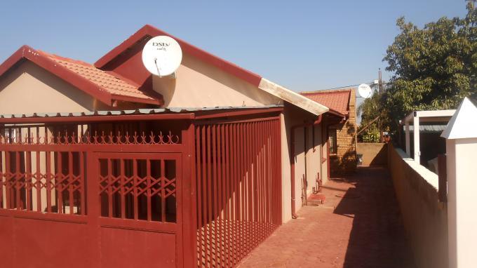 2 Bedroom House for Sale For Sale in Soshanguve - Home Sell - MR134188
