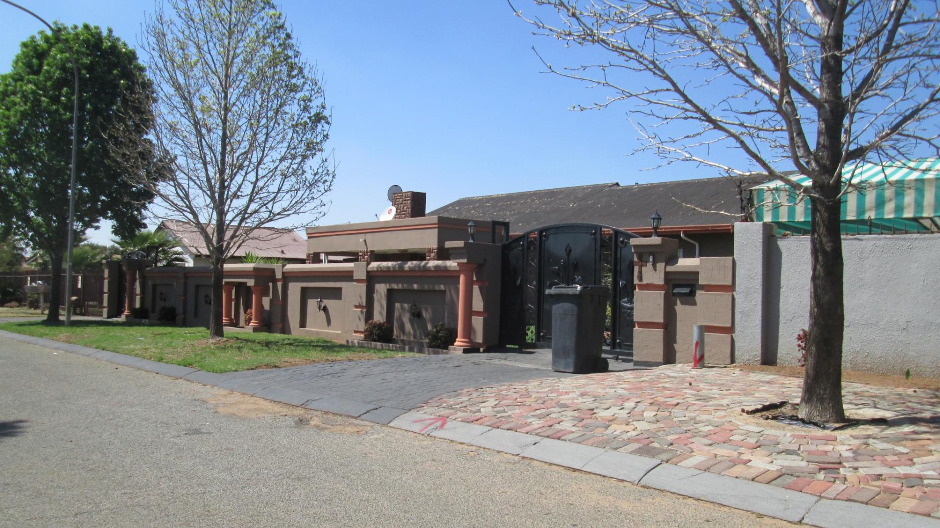 Front View of property in Vanderbijlpark