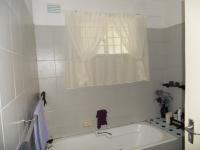 Bathroom 1 - 11 square meters of property in Trafalgar