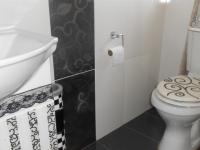 Main Bathroom - 2 square meters of property in Emalahleni (Witbank) 