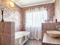 Bathroom 1 - 11 square meters of property in The Meadows Estate