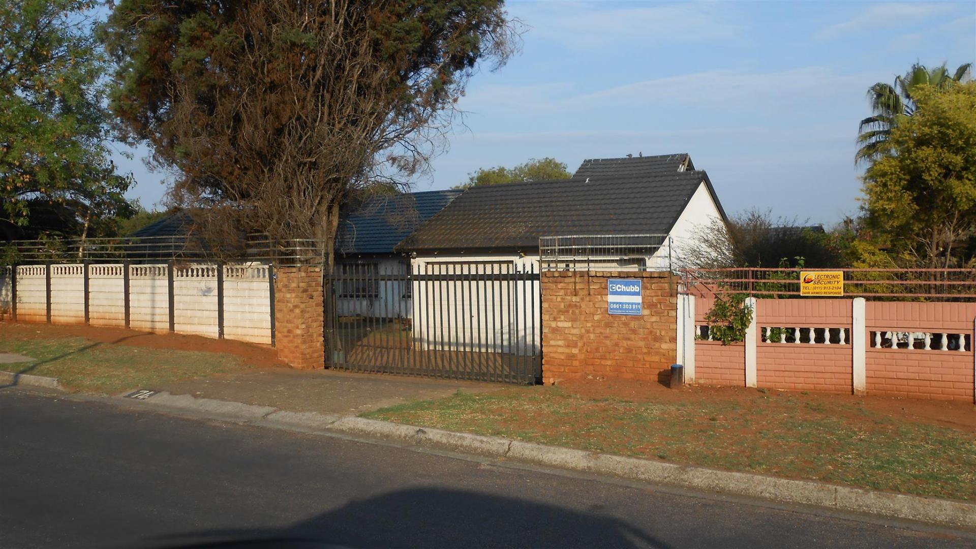 Front View of property in Klippoortje