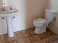 Bathroom 3+ - 8 square meters of property in Dalview