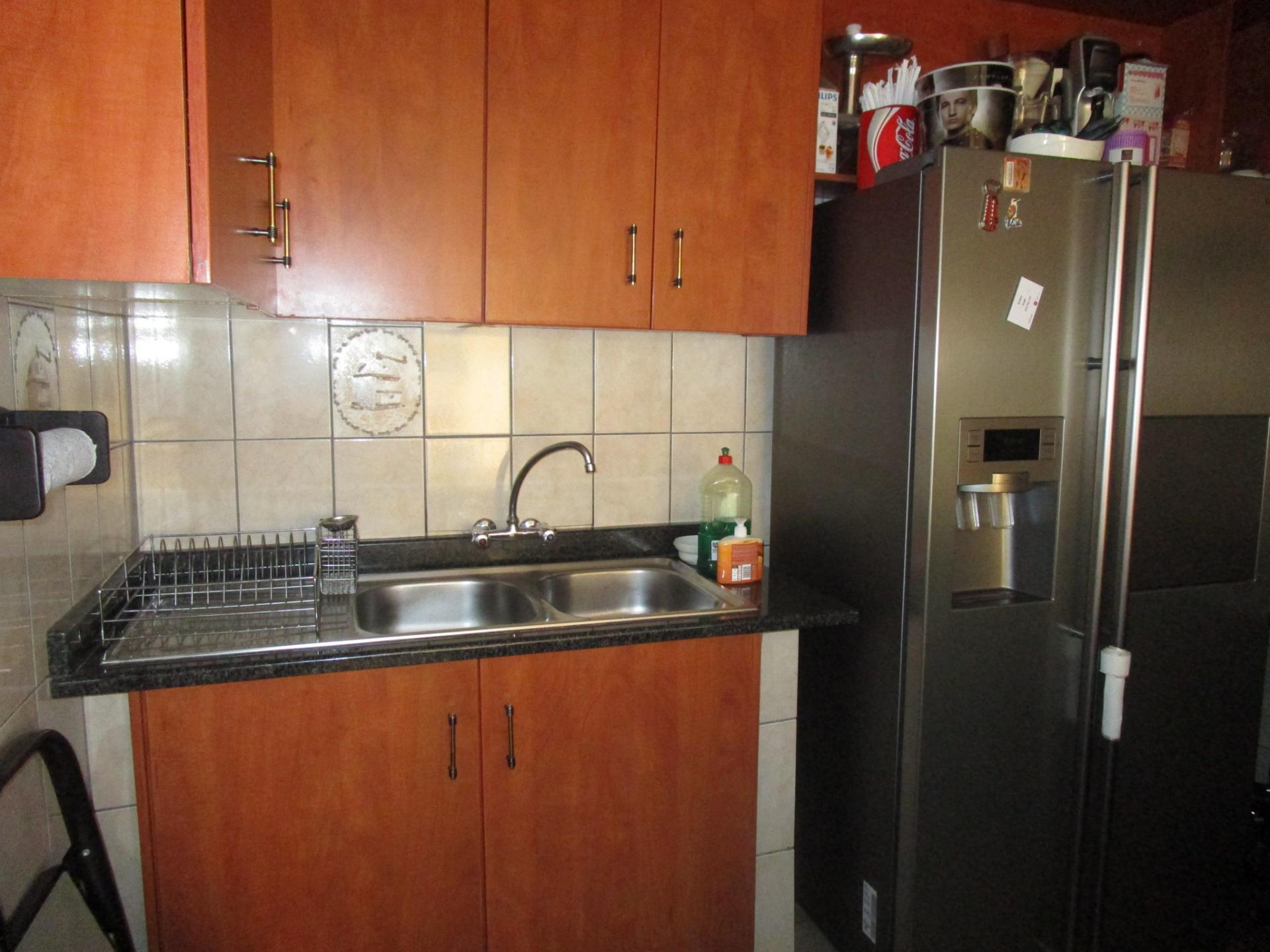 Kitchen - 9 square meters of property in Lenasia South