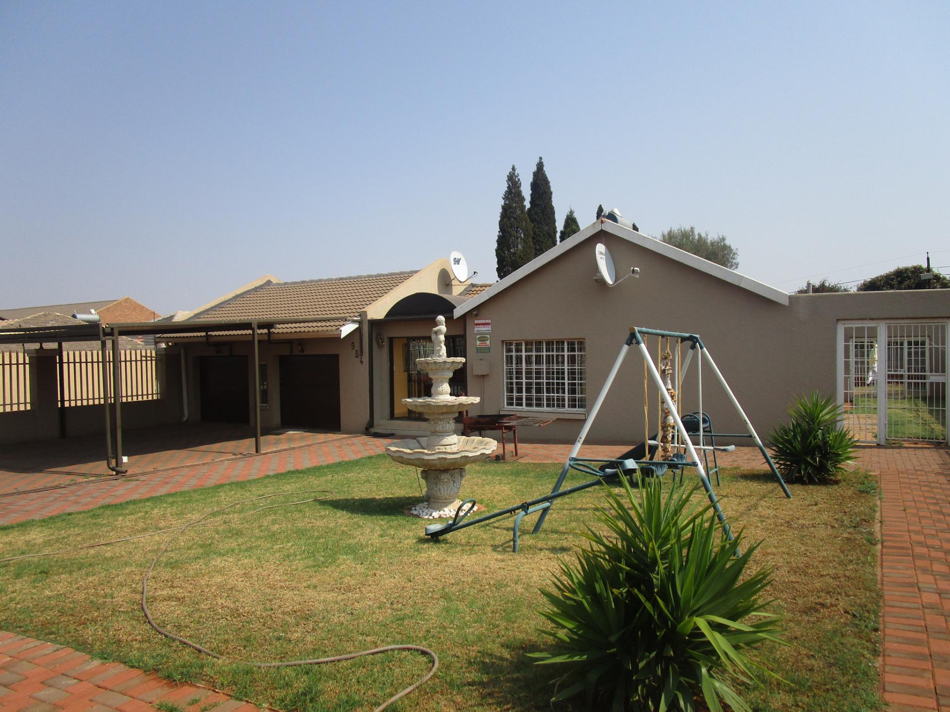 Front View of property in Lenasia South