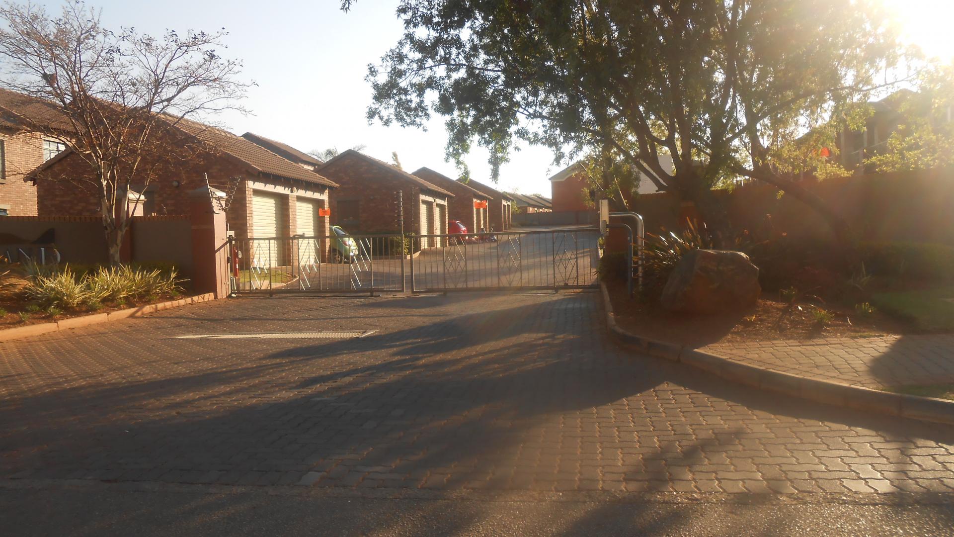 Front View of property in Mooikloof Ridge