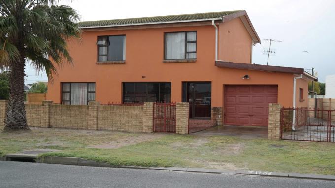 4 Bedroom House for Sale For Sale in Langebaan - Home Sell - MR134526