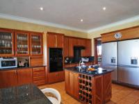 Kitchen - 28 square meters of property in Woodhill Golf Estate