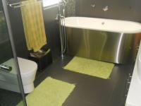 Bathroom 1 - 14 square meters of property in Pecanwood Estate