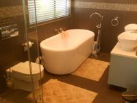 Main Bathroom - 10 square meters of property in Pecanwood Estate