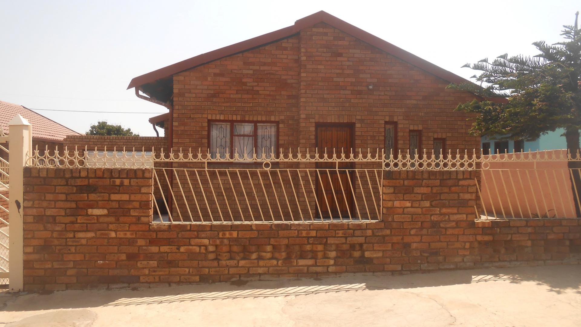 Front View of property in Mabopane