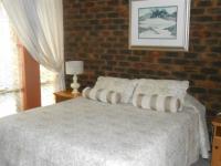 Main Bedroom - 13 square meters of property in Constantia Glen