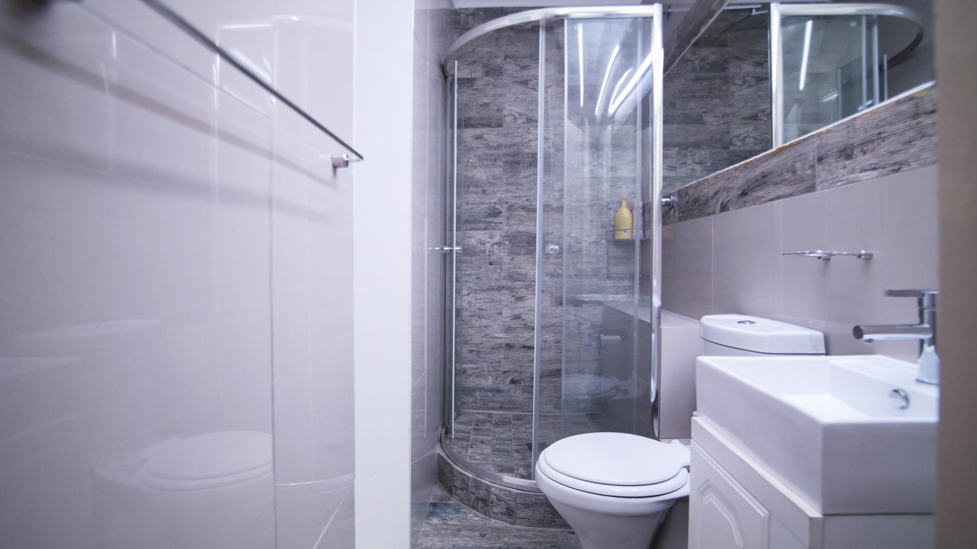 Bathroom 1 - 4 square meters of property in Six Fountains Estate