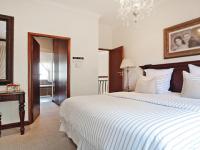 Main Bedroom - 25 square meters of property in Willow Acres Estate