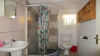 Bathroom 3+ - 21 square meters of property in Hartbeespoort