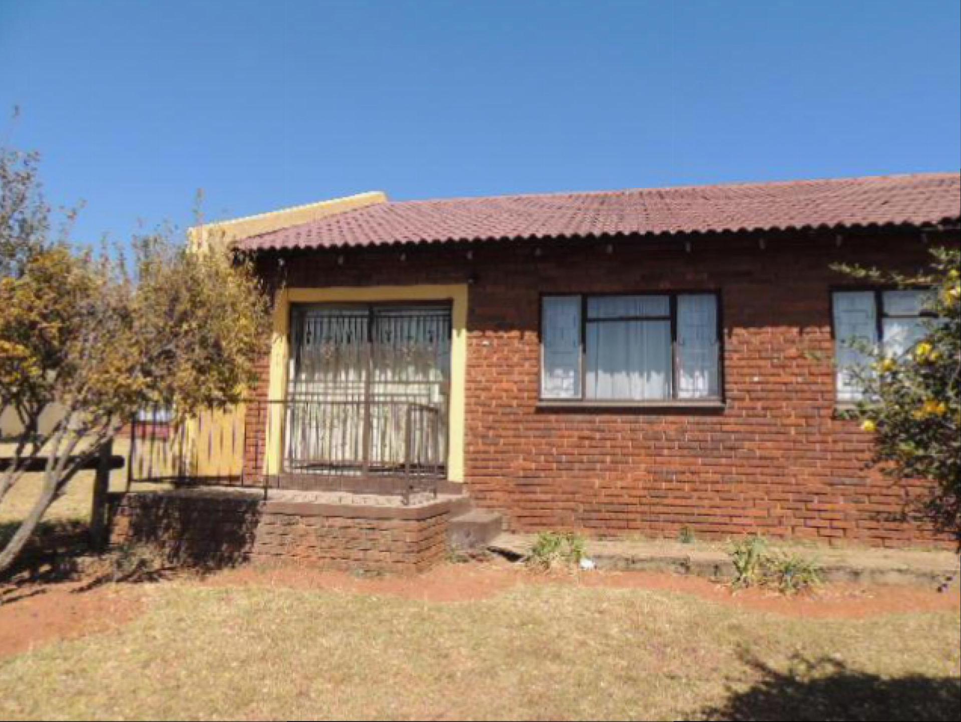 Front View of property in Middelburg - MP