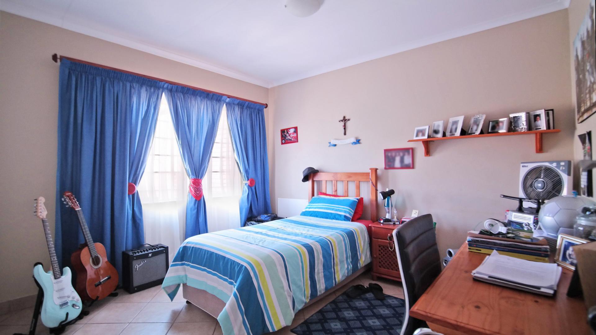 Bed Room 2 - 14 square meters of property in The Wilds Estate