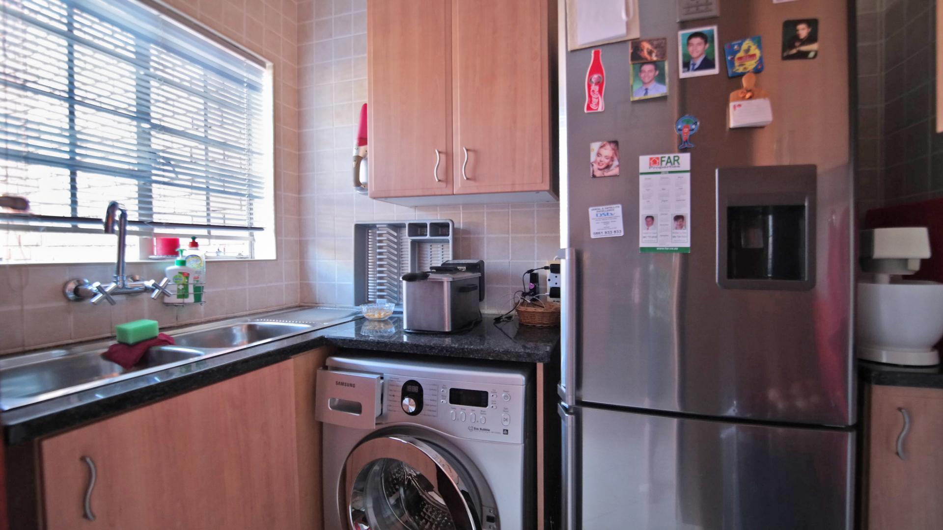 Kitchen - 11 square meters of property in The Wilds Estate