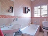 Bathroom 2 - 5 square meters of property in The Wilds Estate