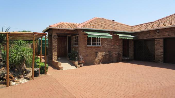 3 Bedroom House for Sale For Sale in Klerksdorp - Home Sell - MR135338