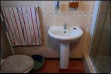Bathroom 2 - 2 square meters of property in Kleinmond