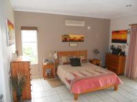 Main Bedroom - 22 square meters of property in Umtentweni