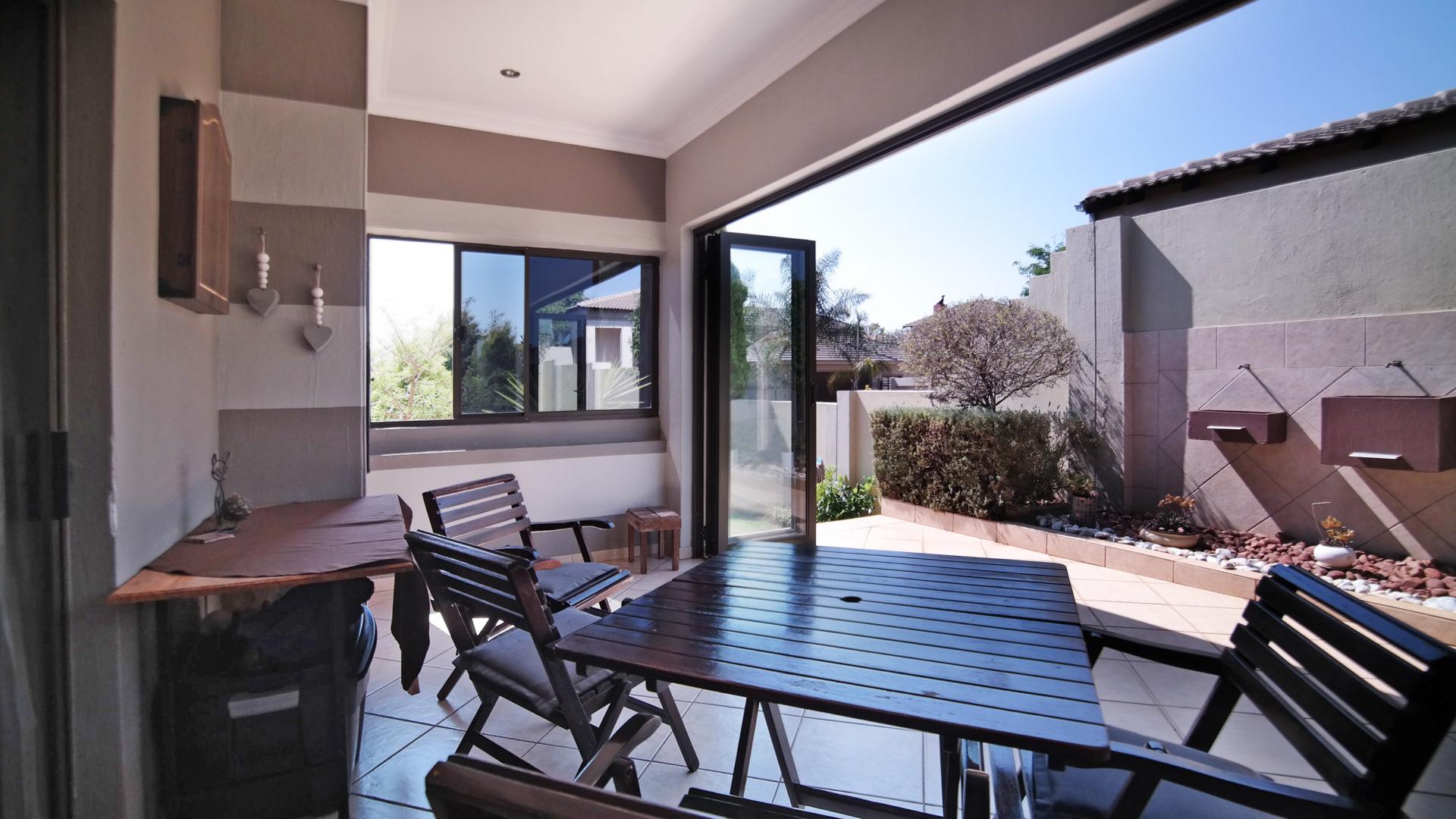 Patio - 15 square meters of property in The Wilds Estate