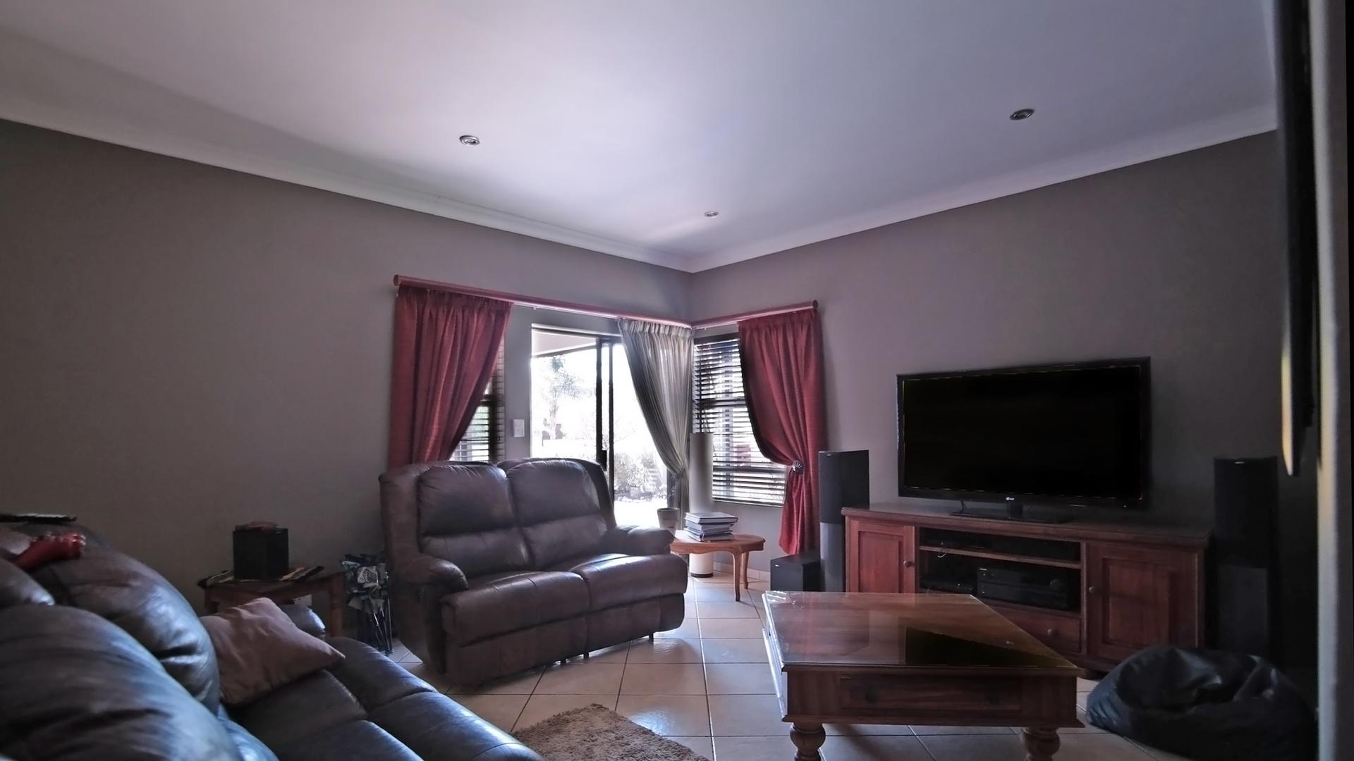 TV Room - 18 square meters of property in The Wilds Estate
