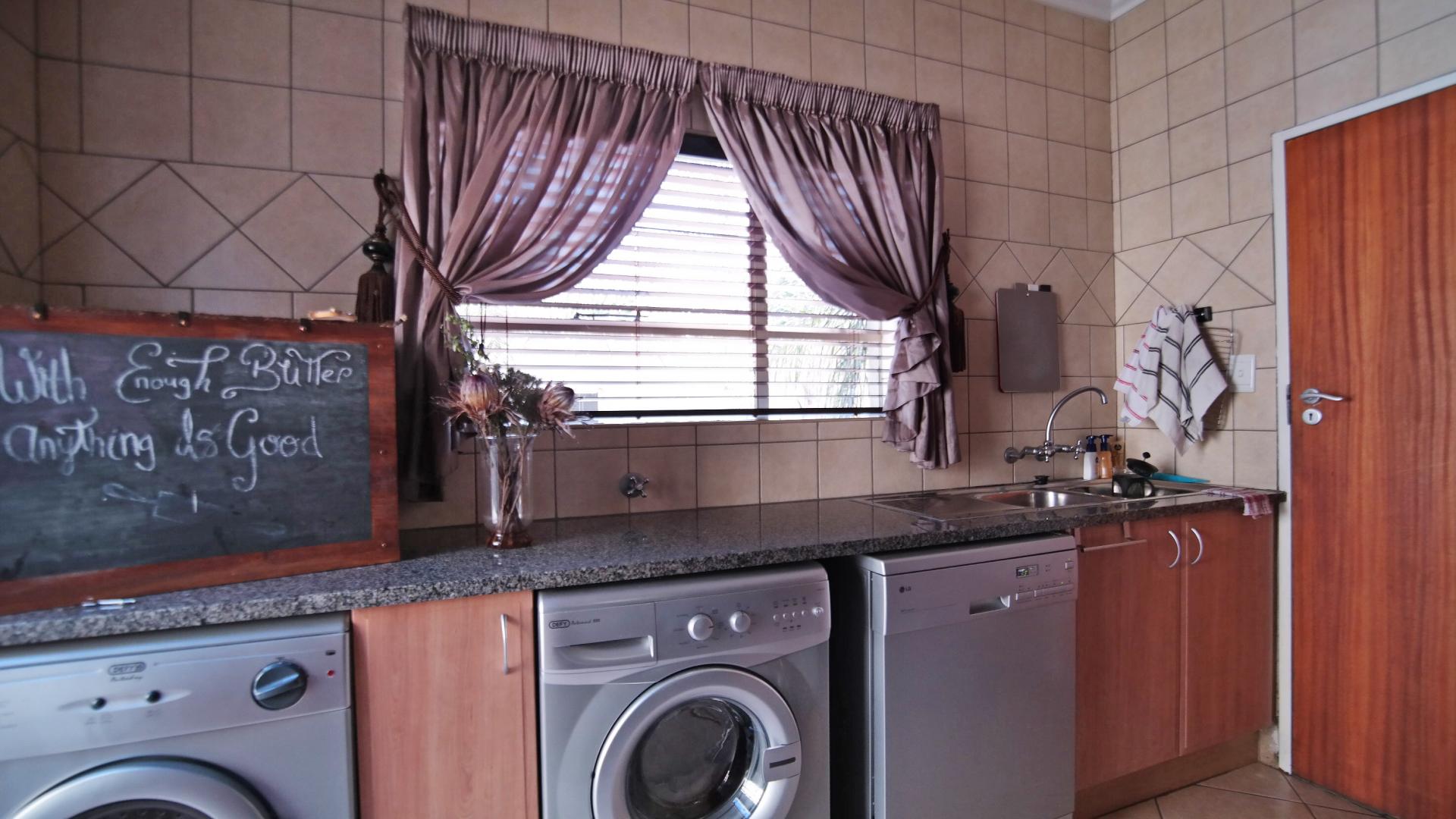 Scullery - 7 square meters of property in The Wilds Estate