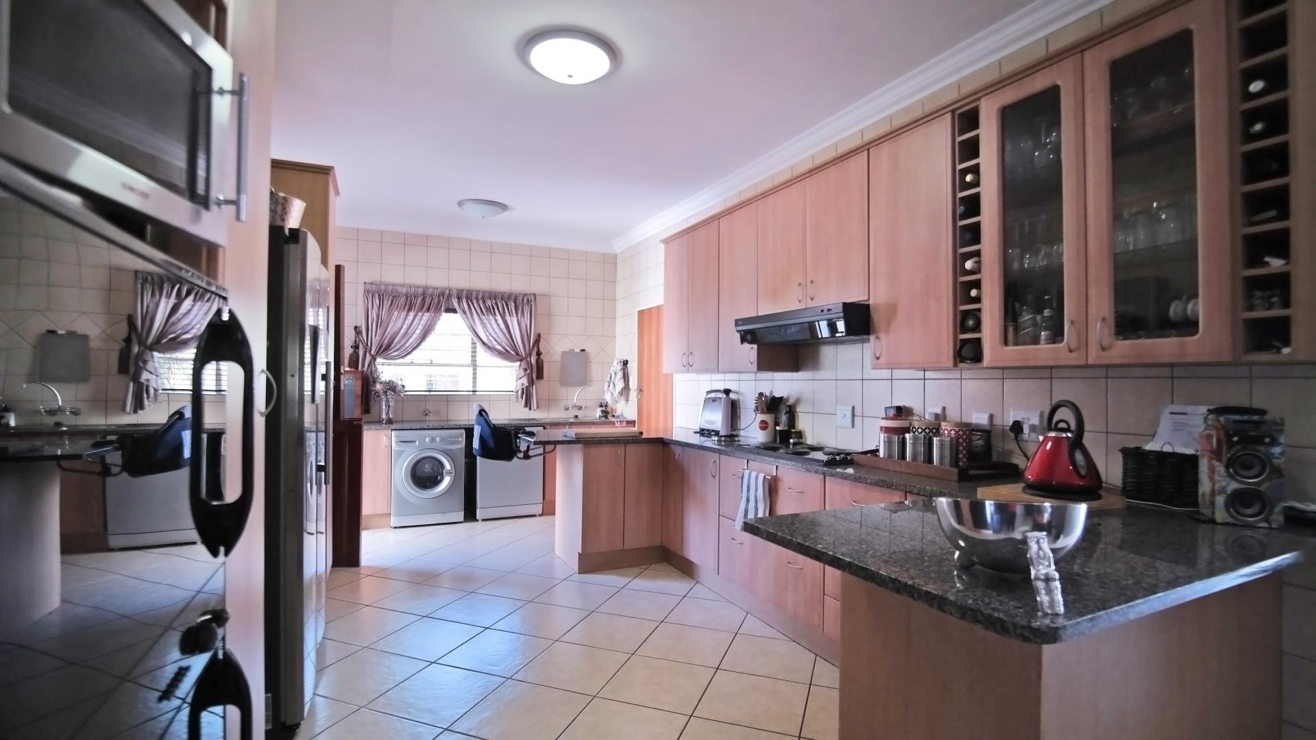 Kitchen - 18 square meters of property in The Wilds Estate