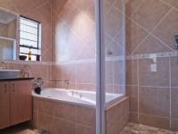 Bathroom 1 - 8 square meters of property in The Wilds Estate