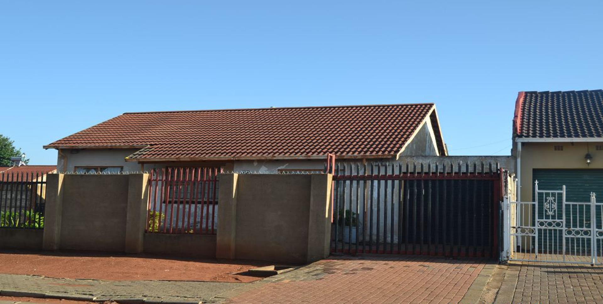 Front View of property in Eldorado Park AH