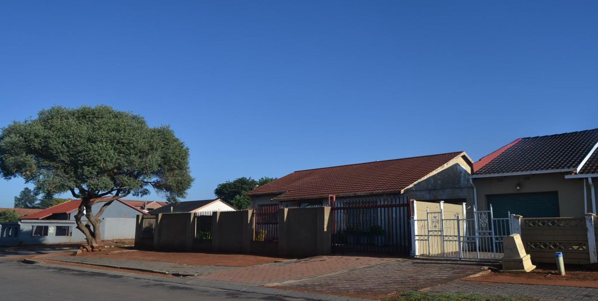 Front View of property in Eldorado Park AH