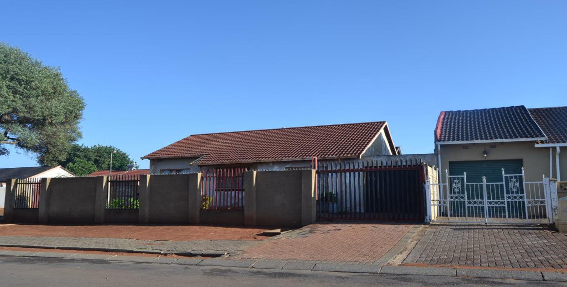 Front View of property in Eldorado Park AH