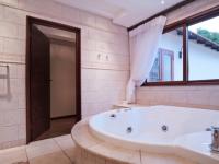 Main Bathroom - 37 square meters of property in Boardwalk Manor Estate