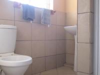 Main Bathroom - 4 square meters of property in Bedworth Park