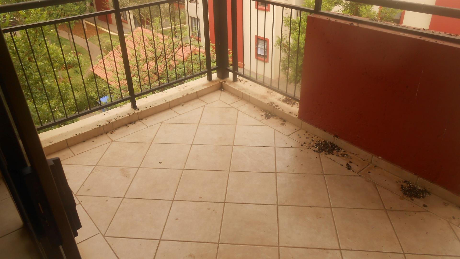 Balcony - 12 square meters of property in Silver Lakes Golf Estate