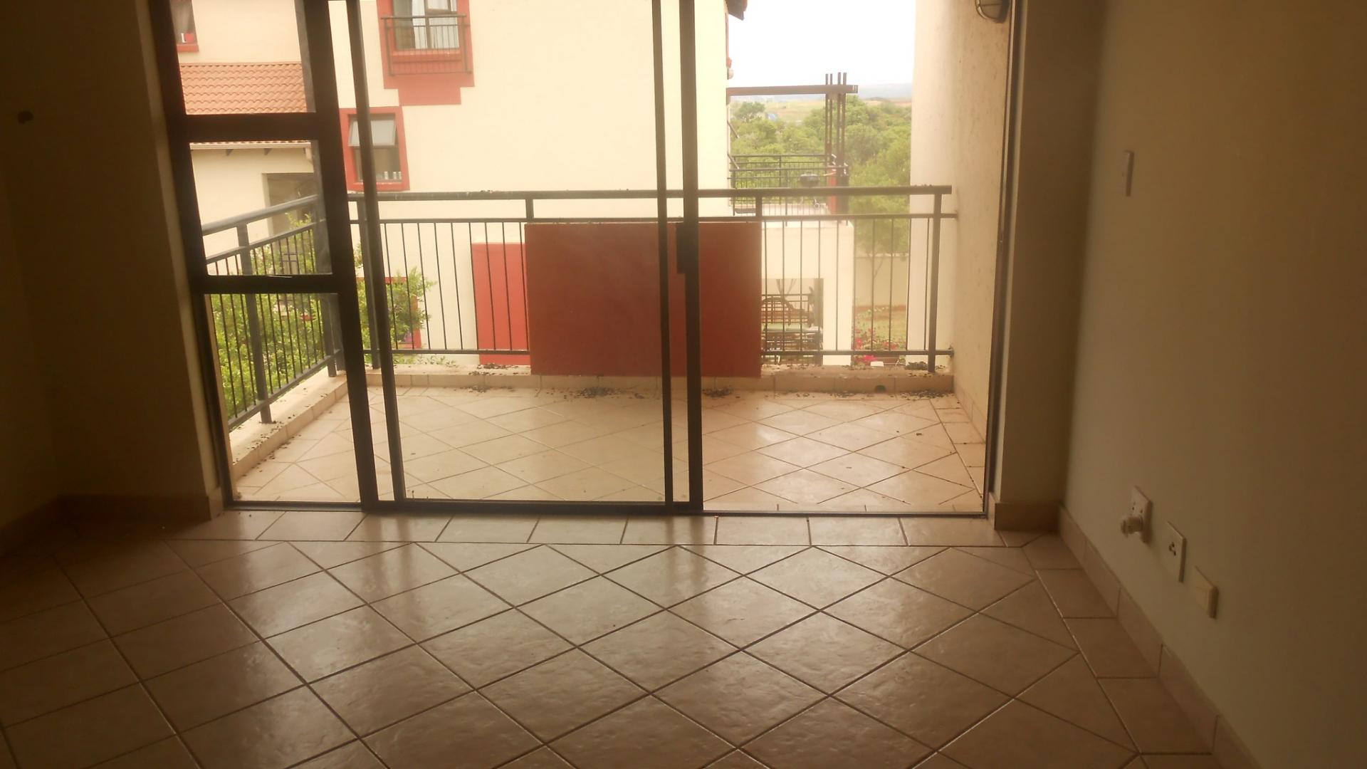 Main Bedroom - 20 square meters of property in Silver Lakes Golf Estate