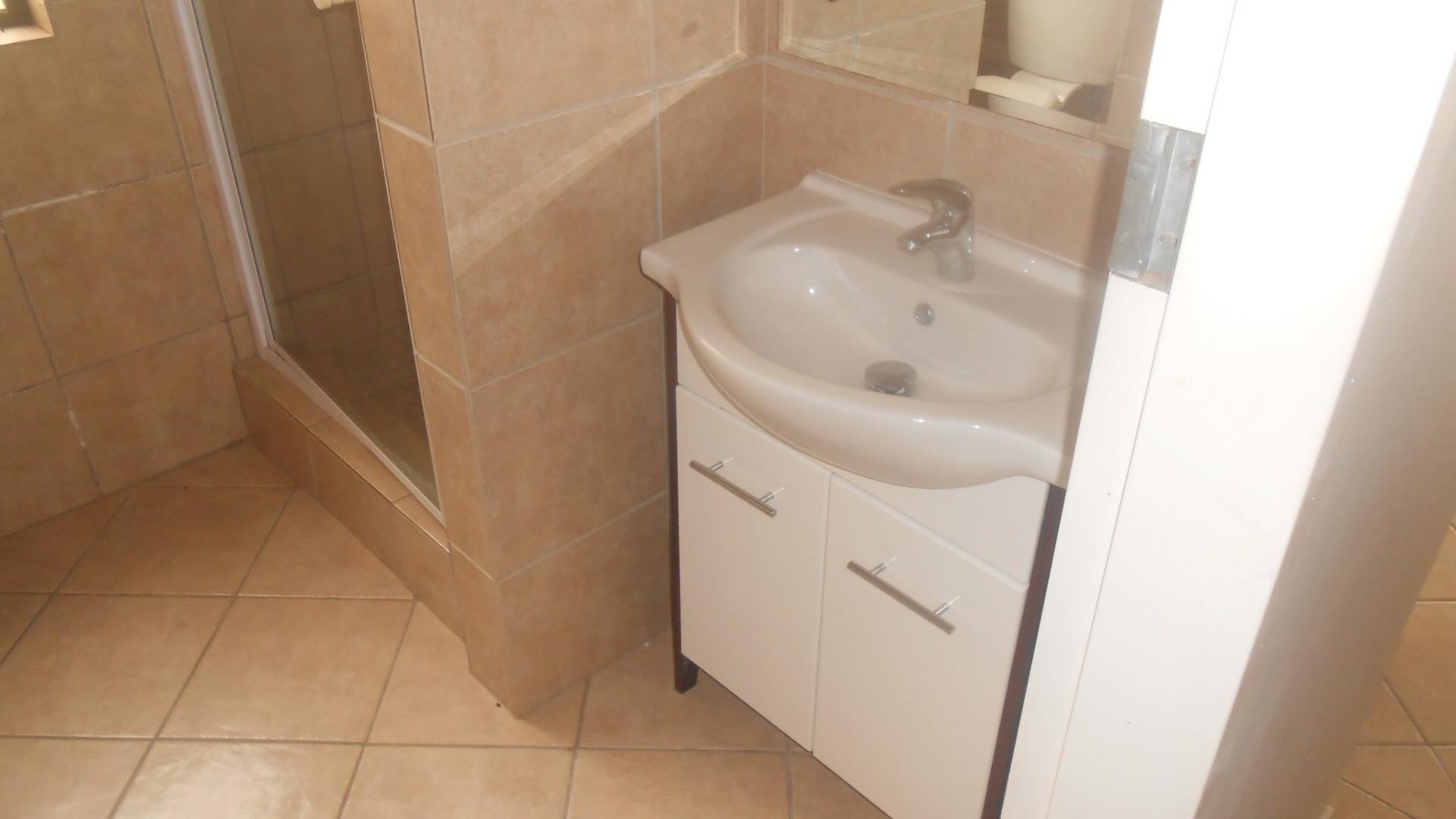 Main Bathroom - 9 square meters of property in Silver Lakes Golf Estate