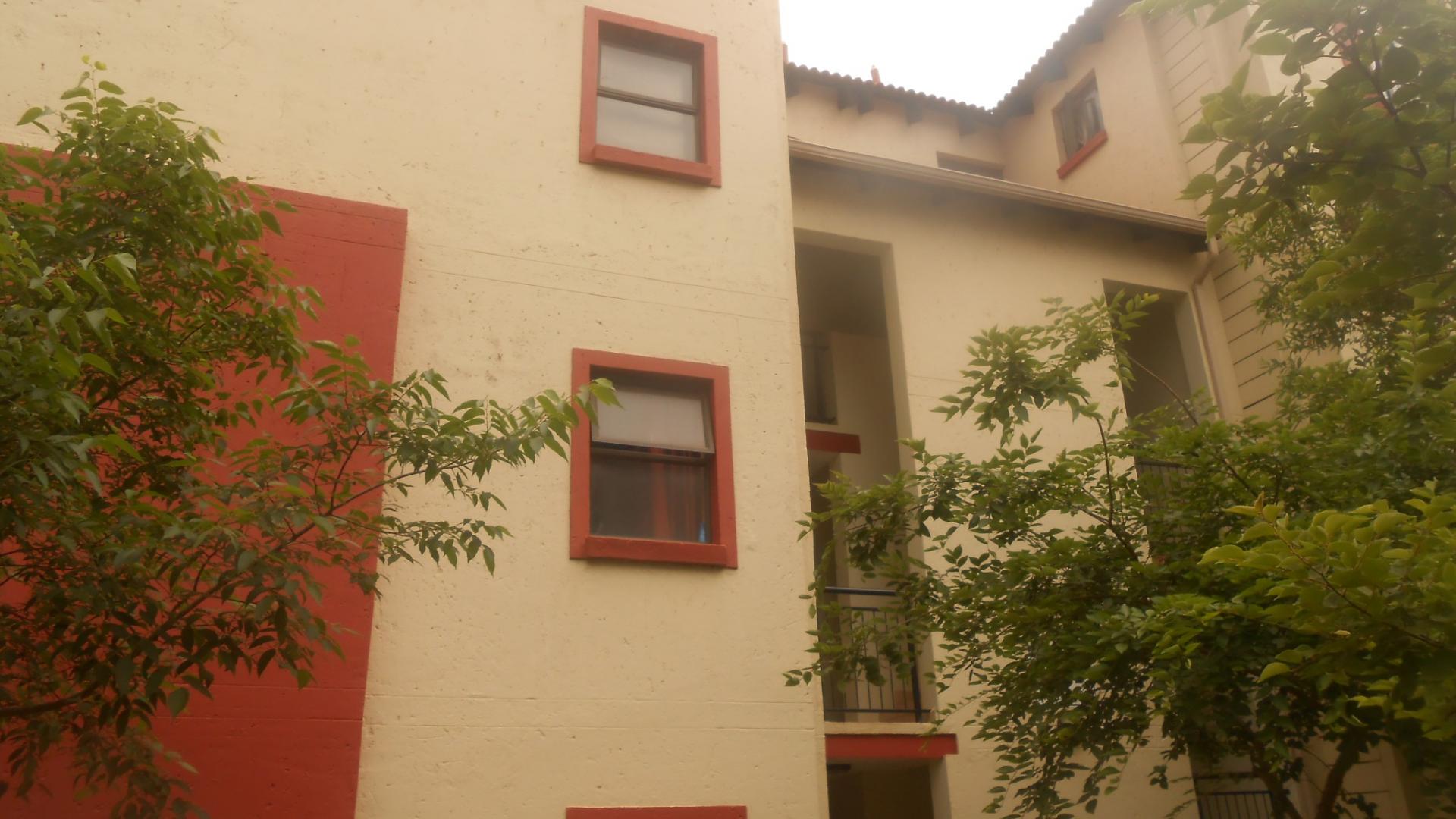 Front View of property in Silver Lakes Golf Estate