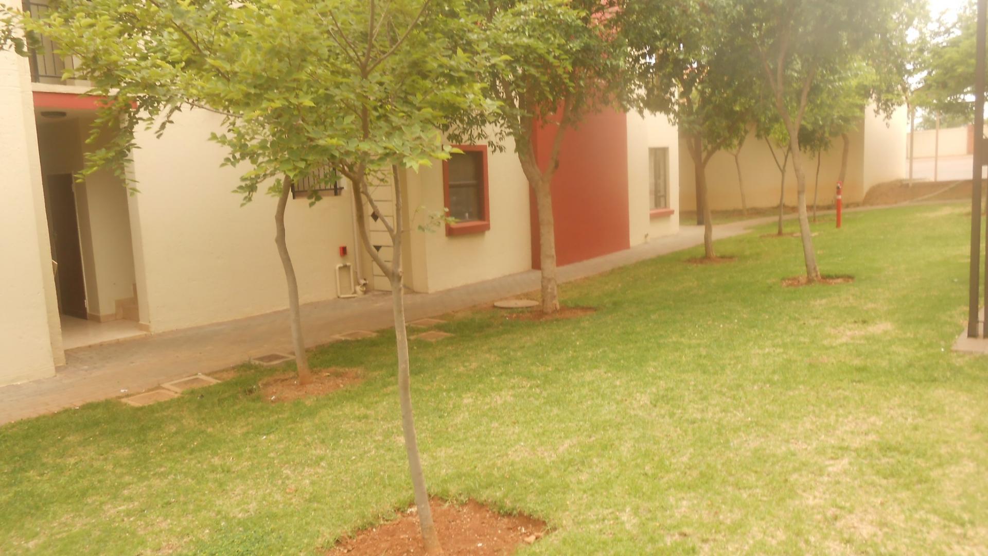 Front View of property in Silver Lakes Golf Estate