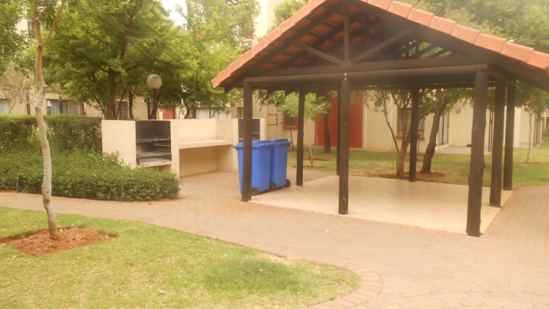 Entertainment of property in Silver Lakes Golf Estate