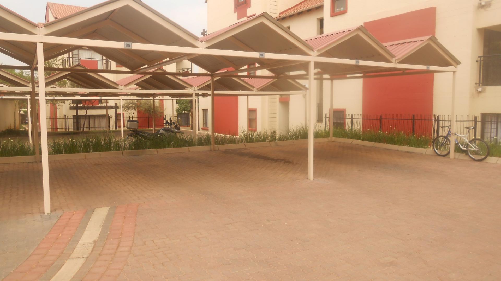 Front View of property in Silver Lakes Golf Estate